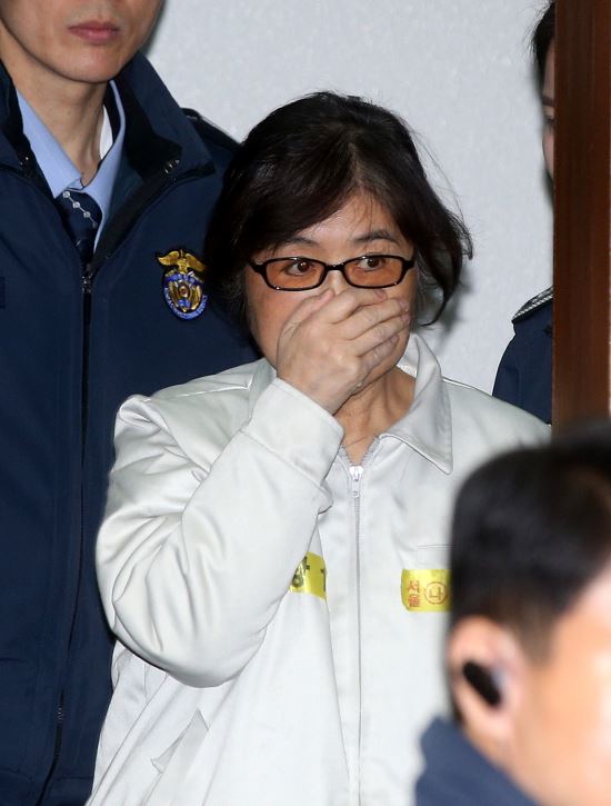 [포착] 장시호의 미소.. 최순실과 초반부터 '팽팽' | 인스티즈