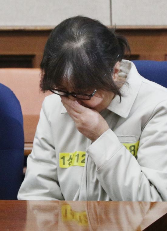 [포착] 장시호의 미소.. 최순실과 초반부터 '팽팽' | 인스티즈