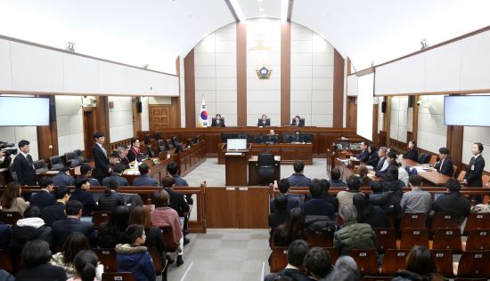 [포착] 장시호의 미소.. 최순실과 초반부터 '팽팽' | 인스티즈