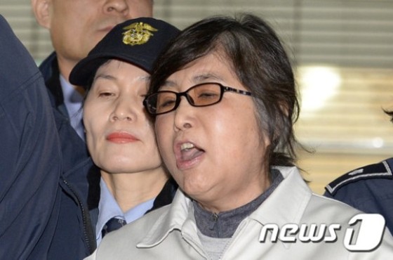 최순실, 대통령 옷값 매달 1000만원씩 직접 건네..특검 진술 확보 - 뉴스1