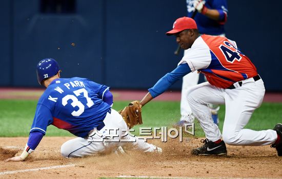 태그아웃베이스볼 이미지