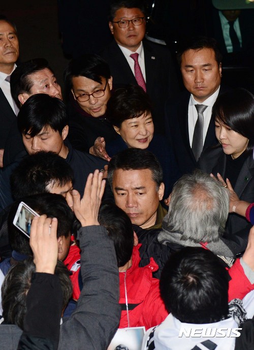 '불복' 시사한 朴, 되레 보수 분열 부르나 - 뉴시스