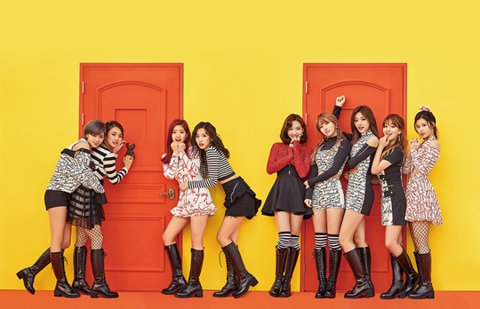 트와이스, &apos;KNOCK KNOCK&apos; MV 최단 기간 5천만 뷰 돌파