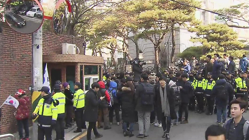 박 전 대통령 사저 앞..오후에도 '커튼 굳건' 지지자 수 줄어 - SBS