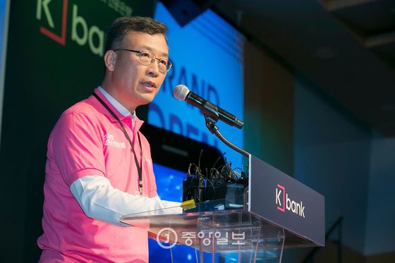 하룻밤사이에 고객 수 4만명 넘긴 케이뱅크..밤에 강했다 - 중앙일보