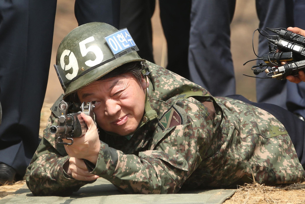경쟁자 낙마·안보 우클릭에 탄력..보수표 잡은 '안풍' - 한겨레