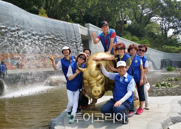 복주는돼지 이미지