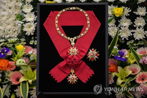 박 전 대통령 취임 때 받은 무궁화대훈장, 새 대통령은 나중에 - 연합뉴스