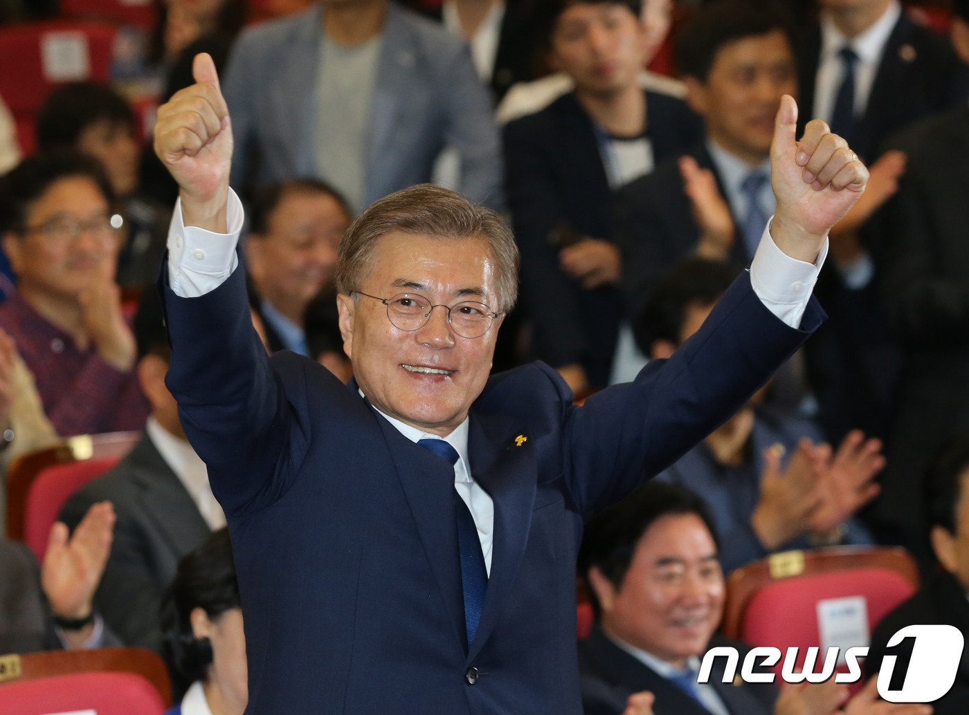 방송3사, 文 '당선 유력'..개표 10시22분 현재 37%로 1위 - 뉴스1