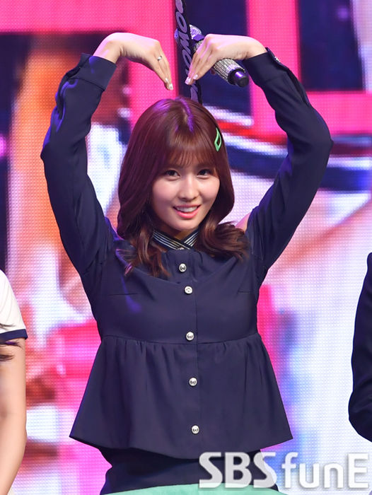 모모E 이미지