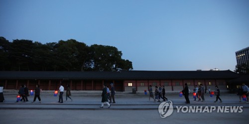 달빛아래 이미지
