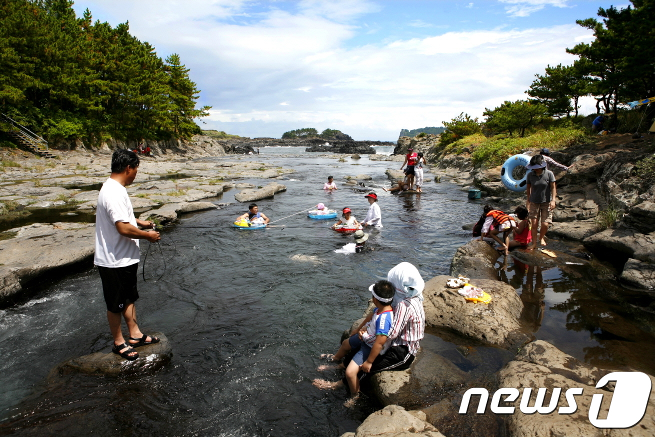 폭포와 용천수에서 여름을..'제주 7월 관광 추천 10선'