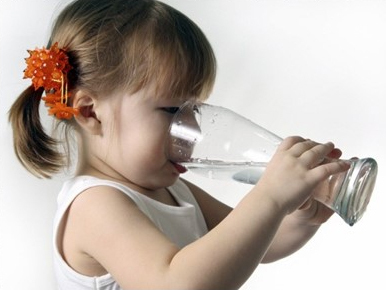 온열 질환 예방을 위해서는 목이 마르지 않아도 물을 충분히 마시는 것이 좋다. 사진은 관련 이미지. [헤럴드경제DB]