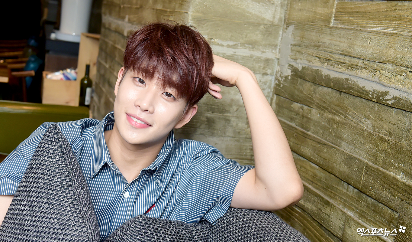 아스트로라운지 이미지