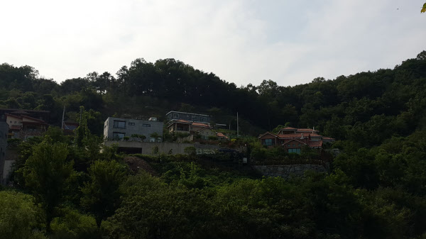 경기 양평군 옥천면에 지어진 단독주택들./한상혁 기자