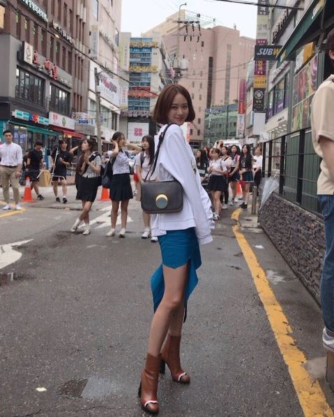 단발머리 이미지