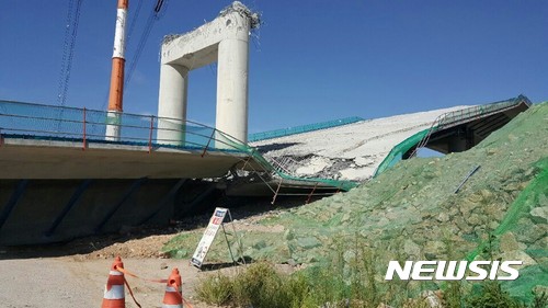 평택국제대교 붕괴사고, 국토부 등 관계기관 합동 조사 돌입 - 뉴시스