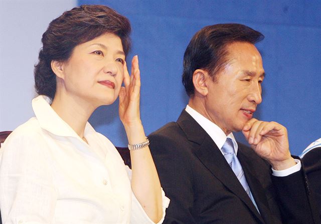 2007년 8월 열린 한나라당 대통령 후보 합동연설회에 참석한 박근혜ㆍ이명박 당시 대선후보. 한국일보 자료사진