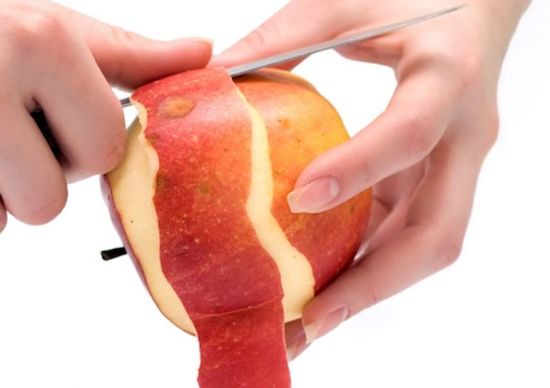 사과는 껍질째 먹어야 합니다. 껍질에 양양소가 많이 함유돼 있기 때문입니다.[사진=유튜브 화면캡처]