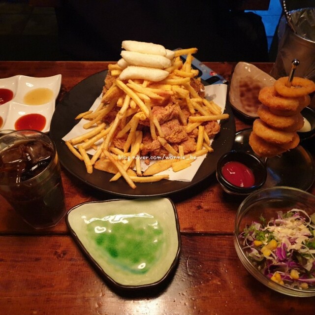 아웃닭 홍대점