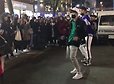 홍대에서 버스킹하는 중에 갑자기 여성 관객 머리채 잡은 댄스팀 | 인스티즈