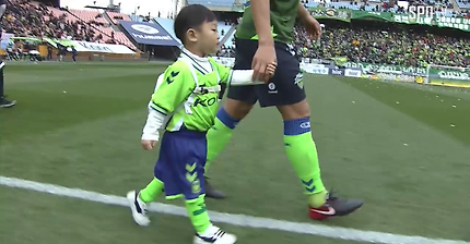 전주성 축제의 시작, 이시안 어린이의 경기 전 시축