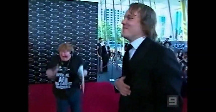 자기 보고 소리지르는 펜에게 키스하는 히스레저 | 인스티즈