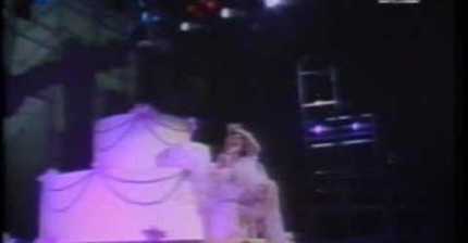 등장하자마자 세계를 경악에 빠뜨리게 한 가수 | 인스티즈