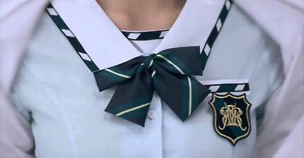학생들한테마저 짧고 타이트한 핏을 강조하는 교복광고 | 인스티즈
