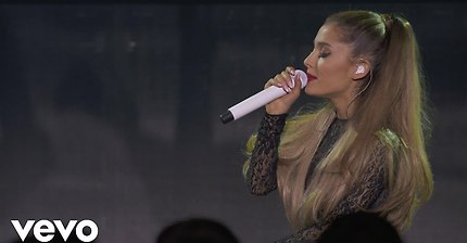 피처링한 가수와 무대하는 걸 보기 힘들어진 아리아나 그란데 노래들 | 인스티즈