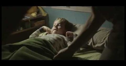 아빠 침대 밑에 괴물이 있는지 봐주세요 (무서움 주의) | 인스티즈