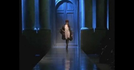 보는 것만으로도 짜릿한 쾌감을 느끼게 하는 슈퍼모델 칼리 클로스의 캣워크.gif | 인스티즈