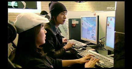 실제 거리 시민들 사이에서 걷다가 키스한 드라마 키스신 | 인스티즈