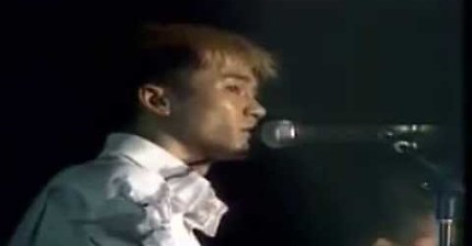 콘서트에서 여자친구에게 고백하는 가수.avi | 인스티즈