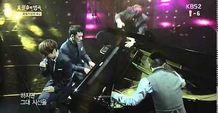 피아노 괴롭히기 퍼포먼스 | 인스티즈