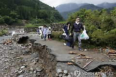 日아키타현에 350mm 호우..2만4천명에 피난 지시