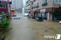 "최악의 고비 넘겼다" 물바다 청주..범람위기 모면