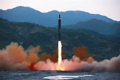 북미 위협 공방전에 8월 한반도 위기 격화
