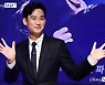 김수현 혼자 다 한 <리얼>, 기자들 질문 피한 최진리