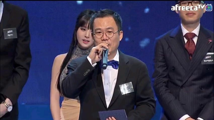 255B0A4956A204D63244B1