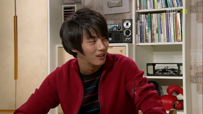 2502EC3F53D7418028BC4A