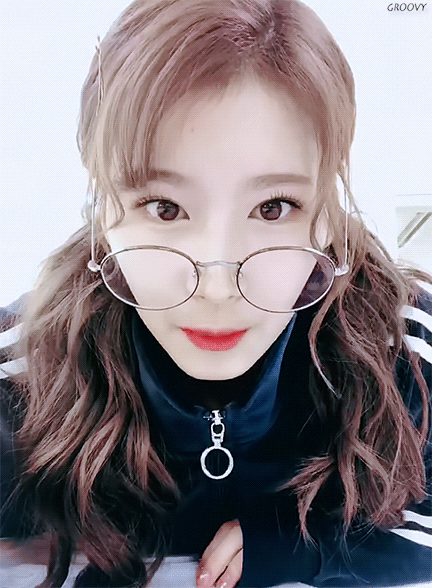 팬들 질문에 맞는 대답만 하는 사나 | 인스티즈