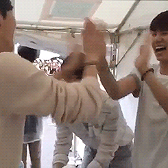 ㄹㅇ 생각지도 못한 남자아이돌 매너 ㄷㄷㄷㄷㄷㄷㄷ.gif | 인스티즈