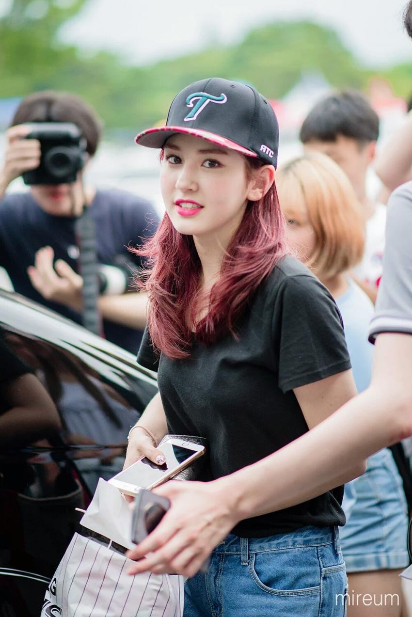 21750A3F57945BA90E86B1