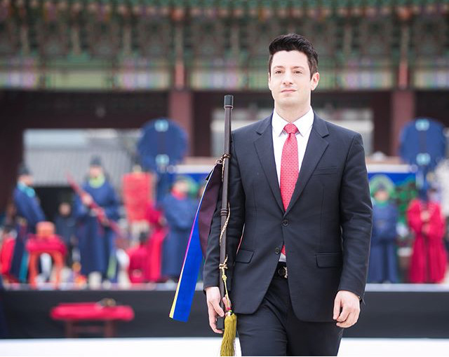 994725375AC74B8B0F8175