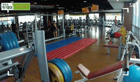수상한 헬스클럽 이용자 .gif | 인스티즈