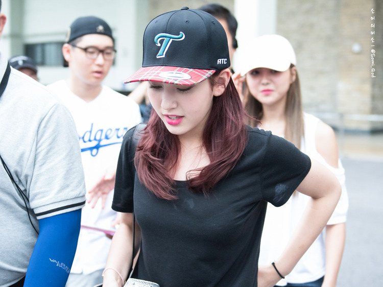 2454C24057945BB102BAA4