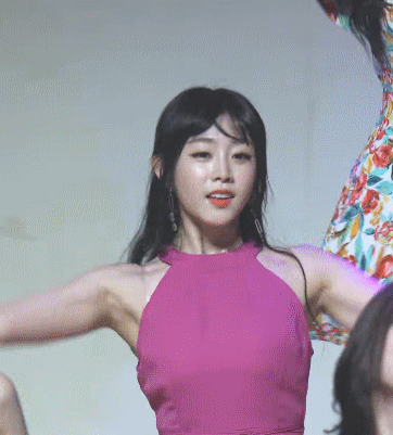 2018.08.18 14:27 서지수 분홍 원피스 | 인스티즈