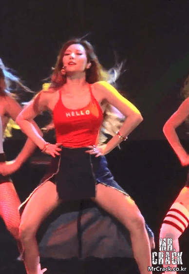 격하게 흔드는 현아