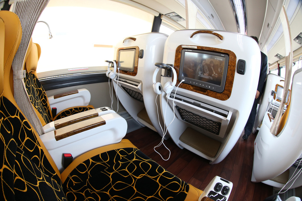 2504284A5761070E2DAD50